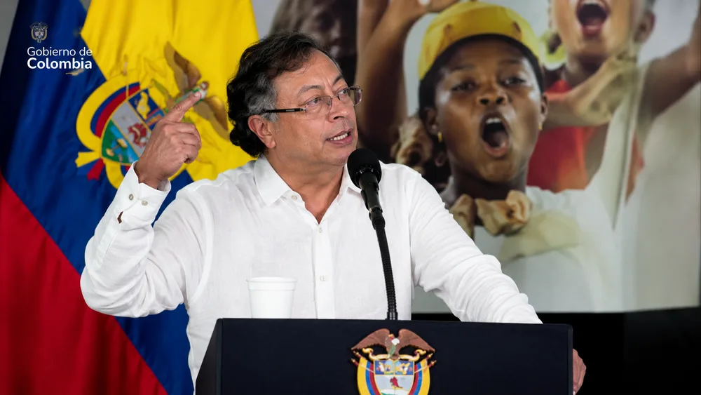 “Me arrodillo ante las cortes”: Gustavo Petro suplica a magistrados no frenar la reforma pensional