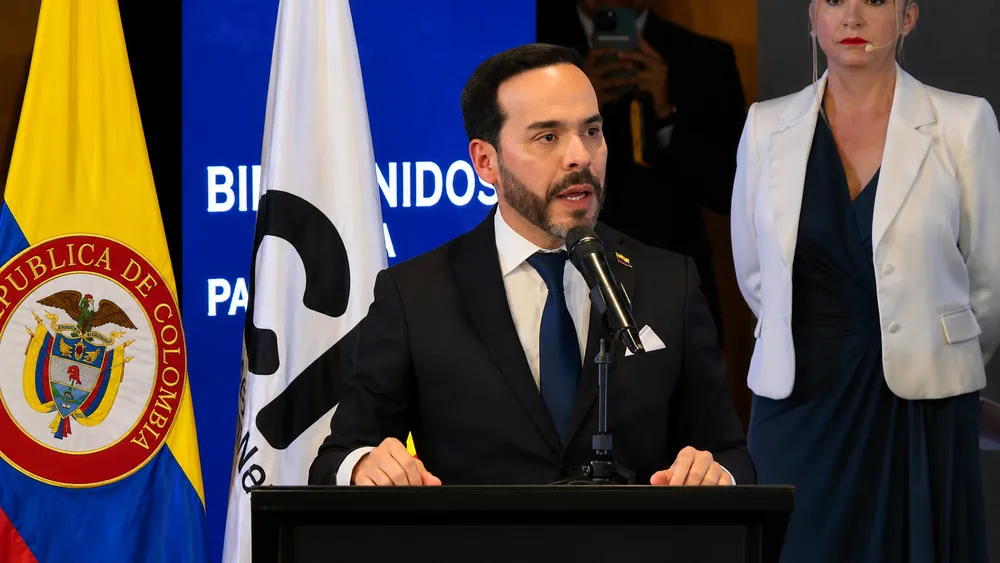 "Disponen de un mes para entrar en razón": el ultimátum de Abelardo De La Espriella a los grupos armados en su primer discurso como presidente