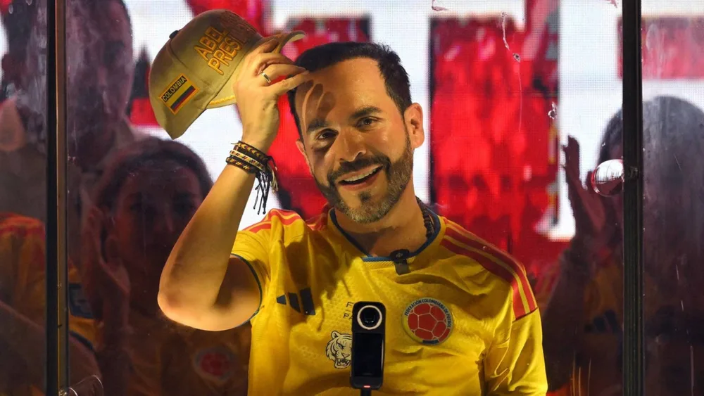 Juzgado revoca medida que prohibía a Abelardo de la Espriella usar la camiseta de la Selección Colombia.